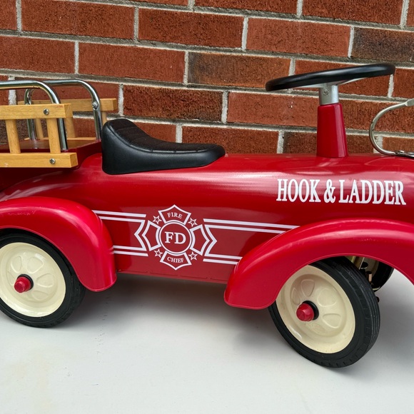 VTG Speedster Red Fire Truck Ride On Pedal Toy Car Hook & Ladder Sit On EUC - Picture 9 of 16
